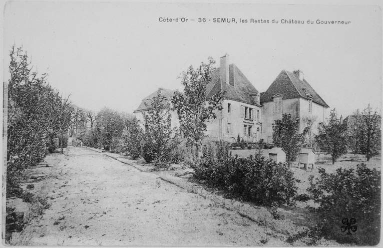 Carte postale (limite 19e siècle 20e siècle) : ancien hôtel du gouverneur, élévation postérieure. © Michel  Thierry (reproduction) / Région Bourgogne-Franche-Comté, Inventaire du patrimoine - 2004