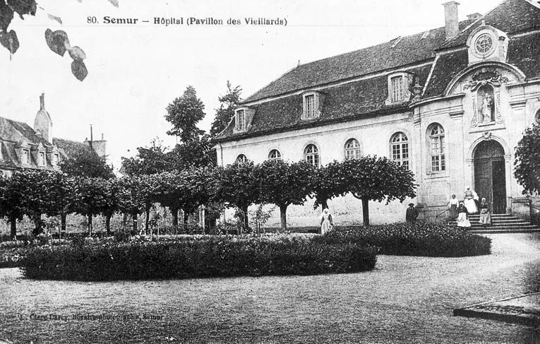 Carte postale (limite 19e siècle 20e siècle) : aile gauche dite fondation Arnault. © Michel  Thierry (reproduction) / Région Bourgogne-Franche-Comté, Inventaire du patrimoine - 2004