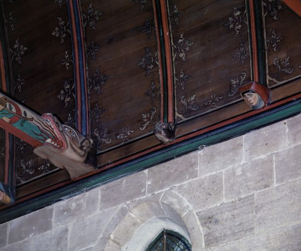 Grande chambre des Pauvres : détail, blochets saillants figurés (4e travée, côté gauche). © Michel Rosso / Région Bourgogne-Franche-Comté, Inventaire du patrimoine - 2004