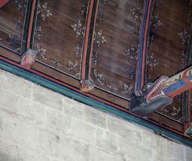 Grande chambre des Pauvres : détail, blochets saillants figurés (3e travée, côté droit). © Michel Rosso / Région Bourgogne-Franche-Comté, Inventaire du patrimoine - 2004