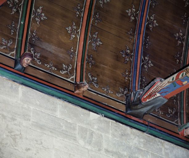 Grande chambre des Pauvres : détail, blochets saillants figurés (5e travée, côté droit). © Michel Rosso / Région Bourgogne-Franche-Comté, Inventaire du patrimoine - 2004