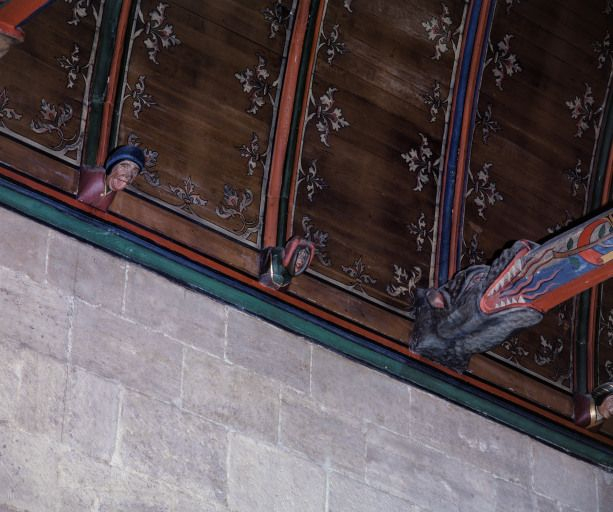 Grande chambre des Pauvres : détail, blochets saillants figurés (7e travée, côté droit). © Michel Rosso / Région Bourgogne-Franche-Comté, Inventaire du patrimoine - 2004