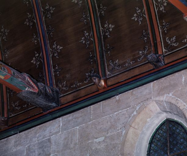 Grande chambre des Pauvres : détail, blochets saillants figurés (8e travée, côté droit). © Michel Rosso / Région Bourgogne-Franche-Comté, Inventaire du patrimoine - 2004