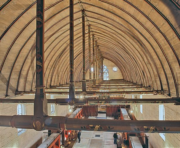 Grande chambre des Pauvres : charpente à berceau lambrissé brisé (vue d'ensemble depuis le dortoir des soeurs). © Jean-Luc Duthu / Région Bourgogne-Franche-Comté, Inventaire du patrimoine - 2004
