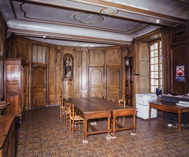 Grand corps de bâtiment : réfectoire des soeurs. © Michel Rosso / Région Bourgogne-Franche-Comté, Inventaire du patrimoine - 2004