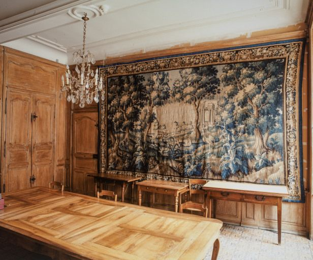 Grand corps de bâtiment : chambre de la maîtresse des soeurs. © Michel Rosso / Région Bourgogne-Franche-Comté, Inventaire du patrimoine - 2004