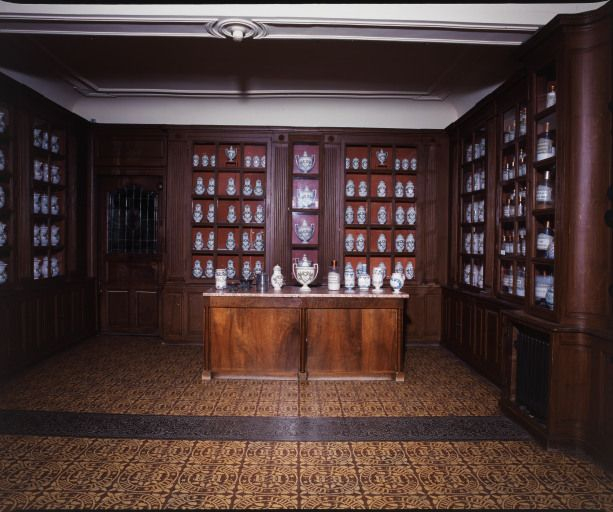 Pharmacie, vue d'ensemble. © Jean-Luc Duthu / Région Bourgogne-Franche-Comté, Inventaire du patrimoine - 2004