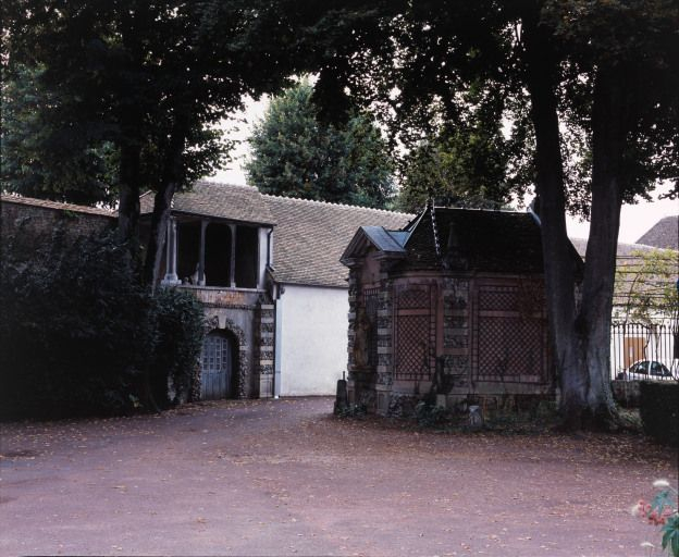 Oratoire ou grotte Saint-Jean-Baptiste (1902) : élévation latérale gauche. © Michel Rosso / Région Bourgogne-Franche-Comté, Inventaire du patrimoine - 2004