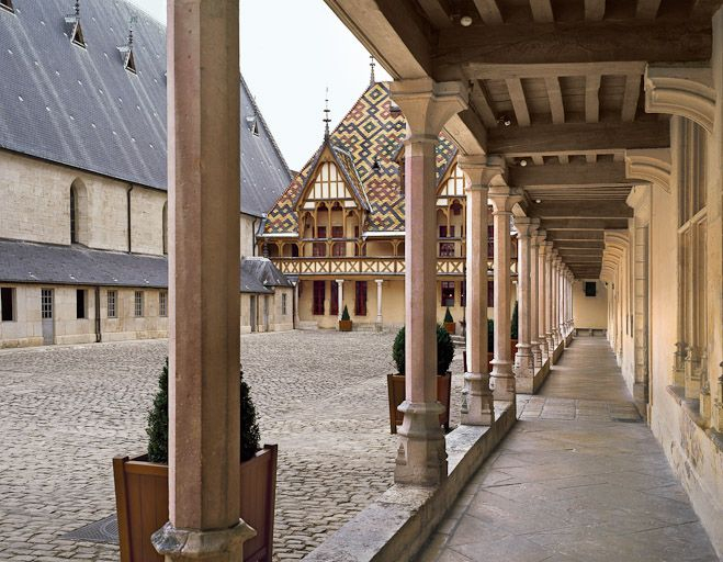 Grande aile sur cour : galerie basse. © Michel Rosso / Région Bourgogne-Franche-Comté, Inventaire du patrimoine - 2004