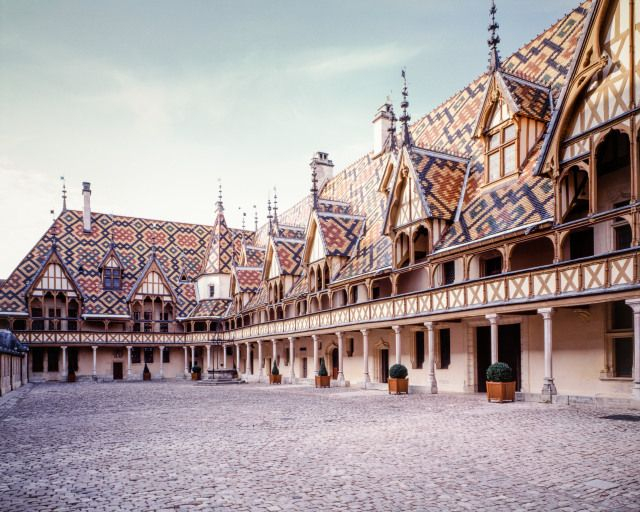 Ailes sur cour, vue d'ensemble. © Michel Rosso / Région Bourgogne-Franche-Comté, Inventaire du patrimoine - 2004