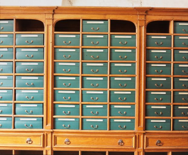 Salle des archives : détail, meuble. © Michel Rosso / Région Bourgogne-Franche-Comté, Inventaire du patrimoine - 2004