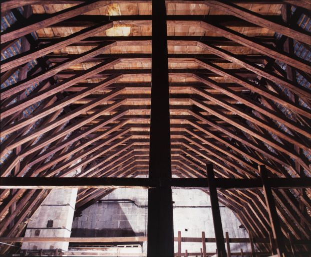 Grand corps de bâtiment : charpente du comble (au-dessus du dortoir des soeurs). © Michel Rosso / Région Bourgogne-Franche-Comté, Inventaire du patrimoine - 2004