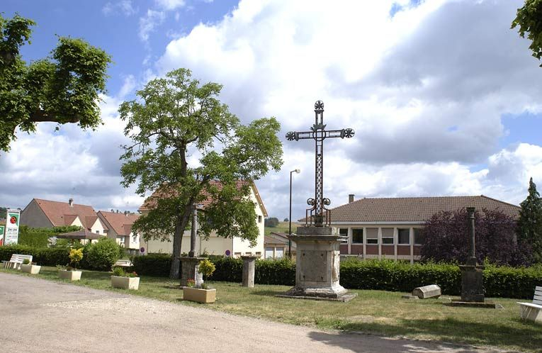 Croix de mission et calvaires. © Michel Thierry / Région Bourgogne-Franche-Comté, Inventaire du patrimoine - 2004