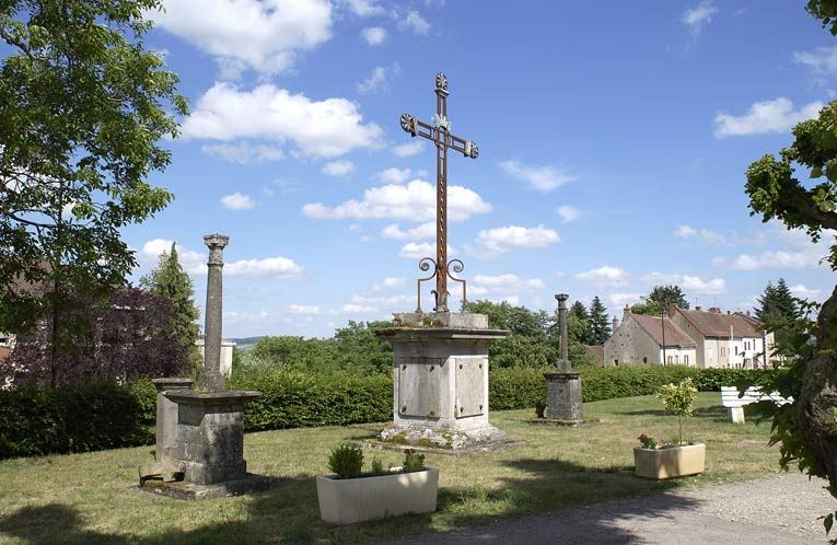 Croix de mission et calvaires. © Michel Thierry / Région Bourgogne-Franche-Comté, Inventaire du patrimoine - 2004