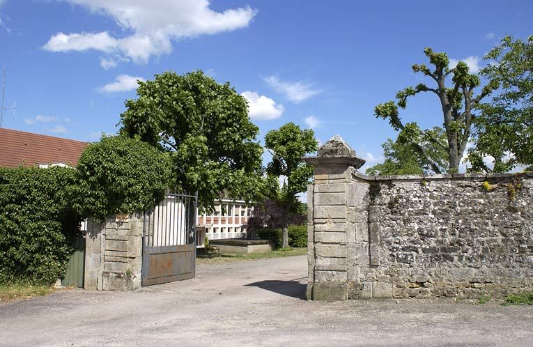 Portail d'entrée. © Michel Thierry / Région Bourgogne-Franche-Comté, Inventaire du patrimoine - 2004