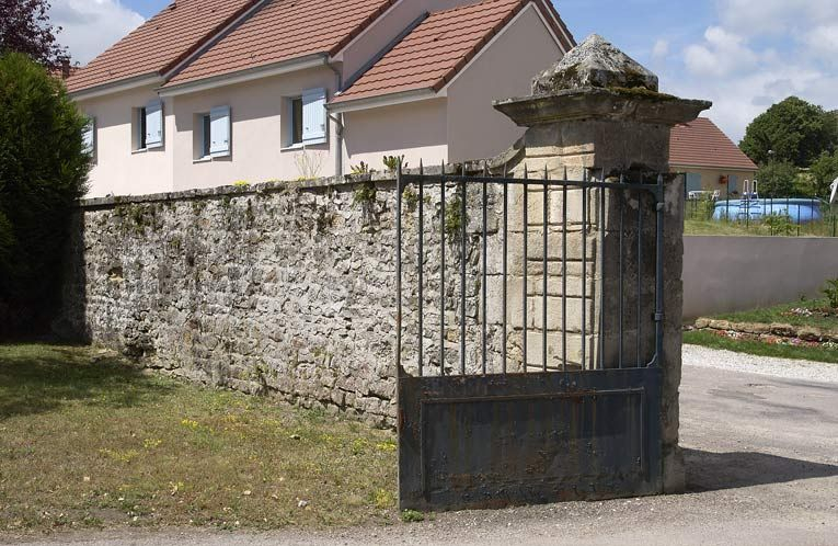 Revers du portail d'entrée. © Michel Thierry / Région Bourgogne-Franche-Comté, Inventaire du patrimoine - 2004