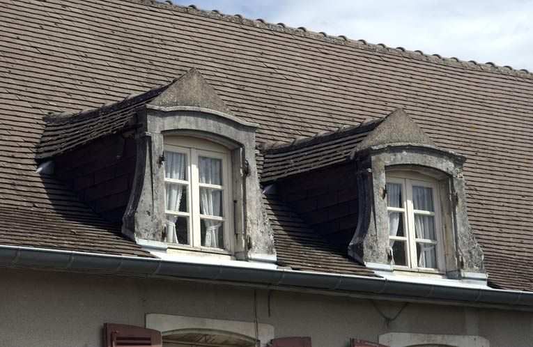 Façade antérieure, détail des lucarnes. © Michel Thierry / Région Bourgogne-Franche-Comté, Inventaire du patrimoine - 2004