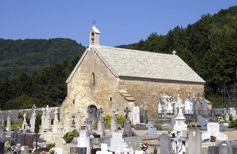 Façade antérieure et façade droite. © Michel Thierry / Région Bourgogne-Franche-Comté, Inventaire du patrimoine - 2004