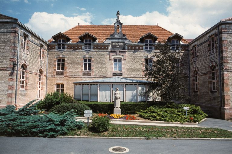 Façade antérieure, partie centrale © Michel Rosso / Région Bourgogne-Franche-Comté, Inventaire du patrimoine - 2004