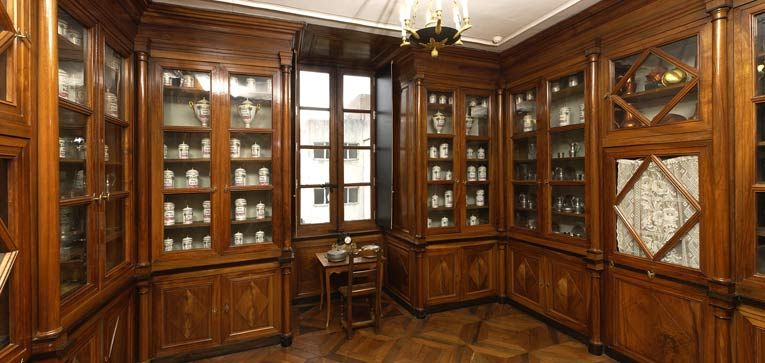 Apothicairerie, vue d'ensemble depuis l'entrée. © Michel Thierry / Région Bourgogne-Franche-Comté, Inventaire du patrimoine - 2004