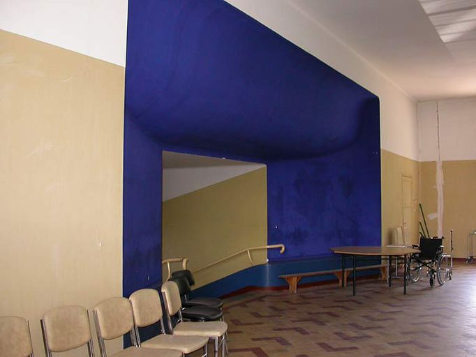 Entrée de la salle des fêtes. © Sylvie Le Clech / Région Bourgogne-Franche-Comté, Inventaire du patrimoine - 2004