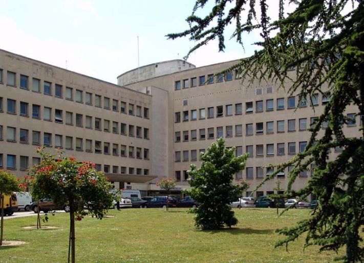 Corps principal, élévation sur le boulevard Maréchal-de-Lattre-de-Tassigny, vue générale. © Alain Morelière / Région Bourgogne-Franche-Comté, Inventaire du patrimoine - 2005