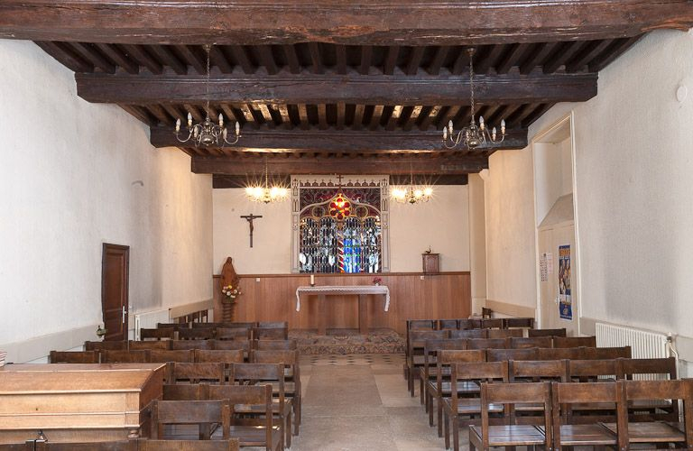 Corps de bâtiment principal : salle des hommes devenue chapelle (vue depuis l'entrée). © Michel Thierry / Région Bourgogne-Franche-Comté, Inventaire du patrimoine - 2005