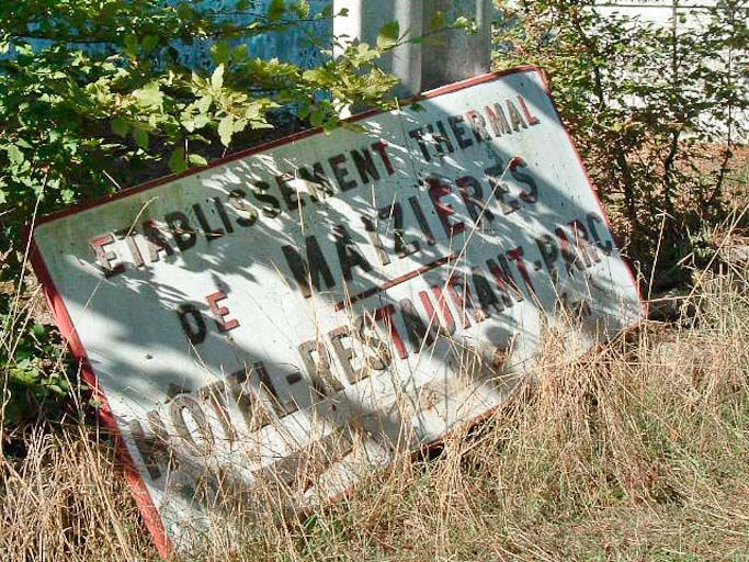 Panneau (ETABLISSEMENT THERMAL DE MAIZIERES HOTEL RESTAURANT). © Sylvie Le Clech-Charton / Région Bourgogne-Franche-Comté, Inventaire du patrimoine - 2005