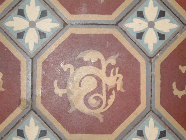 Vue de détail du carrelage du rez-de-chaussée. © Sylvie Le Clech-Charton / Région Bourgogne-Franche-Comté, Inventaire du patrimoine - 2005