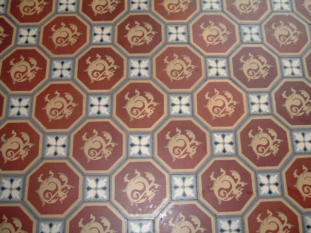 Vue de détail d'un ensemble de carreaux de ciment du rez-de-chaussée. © Sylvie Le Clech-Charton / Région Bourgogne-Franche-Comté, Inventaire du patrimoine - 2005