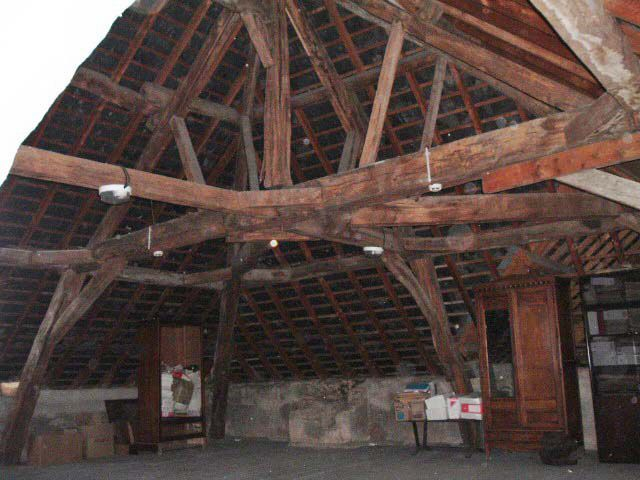 Vue de détail de la charpente, noeud de charpente, comble. © Sylvie Le Clech / Région Bourgogne-Franche-Comté, Inventaire du patrimoine - 2005