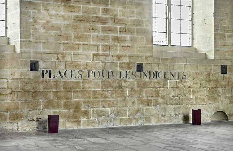 Ancienne salle des malades : inscription sur le mur gouttereau nord. © Michel Thierry / Région Bourgogne-Franche-Comté, Inventaire du patrimoine - 2005