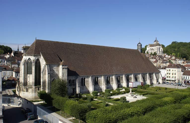 Vue d'ensemble de la façade nord, du choeur et des jardins. © Michel Thierry / Région Bourgogne-Franche-Comté, Inventaire du patrimoine - 2005