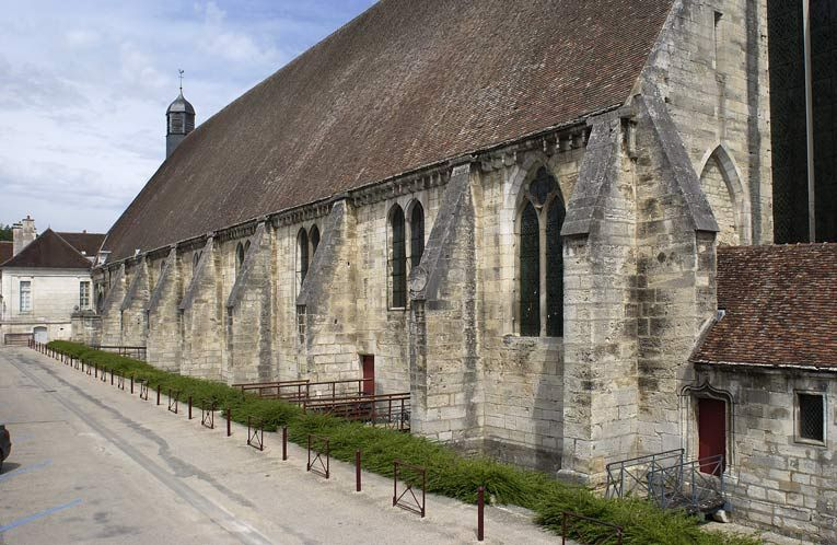 Vue d'ensemble du mur gouttereau sud et de la chapelle du revestiaire. © Michel Thierry / Région Bourgogne-Franche-Comté, Inventaire du patrimoine - 2005