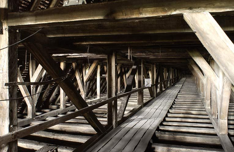 Charpente de l'ancienne salle des malades. © Michel Thierry / Région Bourgogne-Franche-Comté, Inventaire du patrimoine - 2005