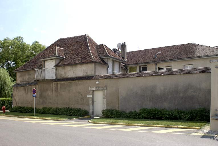 Vue d'ensemble de l'ancien logis du chapelain. © Michel Thierry / Région Bourgogne-Franche-Comté, Inventaire du patrimoine - 2005