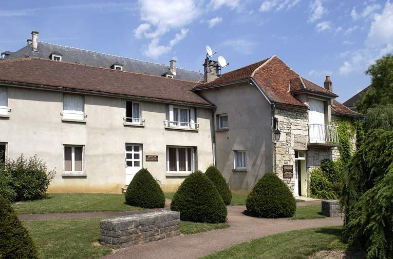 Vestiges restructurés de l'ancien logis du chapelain. © Michel Thierry / Région Bourgogne-Franche-Comté, Inventaire du patrimoine - 2005