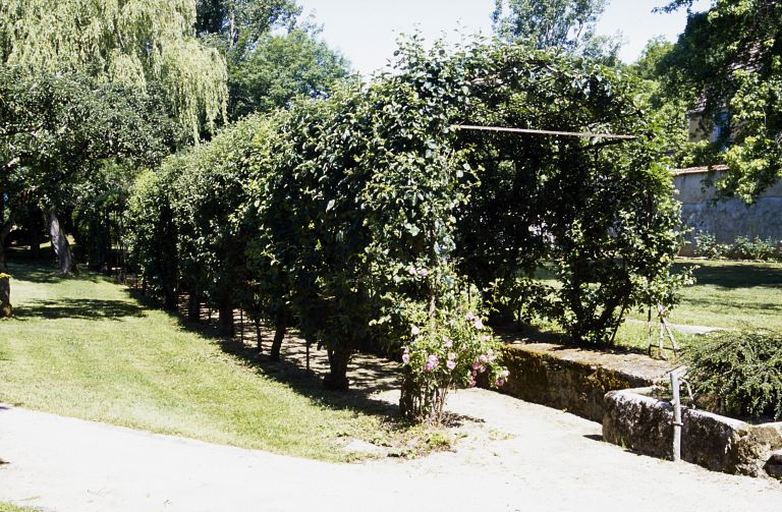  abbaye © Michel Thierry / Région Bourgogne-Franche-Comté, Inventaire du patrimoine - 2006