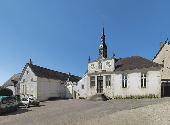 Façade sur rue : vue d'ensemble. © Michel Thierry / Région Bourgogne-Franche-Comté, Inventaire du patrimoine - 2006
