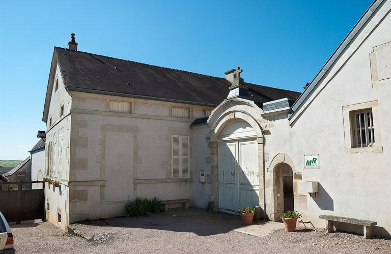 Façade sur rue : vue partielle (portail et corps de bâtiment latéral gauche). © Michel Thierry / Région Bourgogne-Franche-Comté, Inventaire du patrimoine - 2006