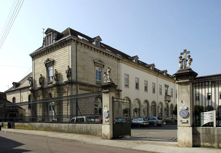 Portail et aile gauche. © Michel Thierry / Région Bourgogne-Franche-Comté, Inventaire du patrimoine - 2006
