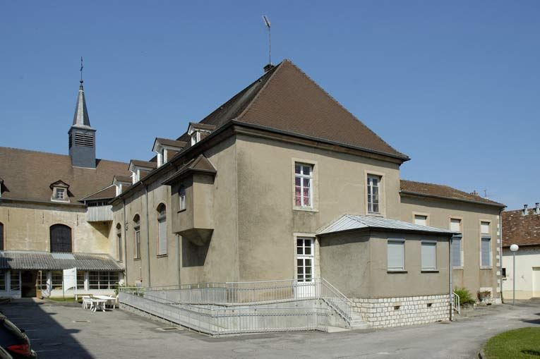 Elévation sud-est de la chapelle et corps de bâtiment en retour d'équerre. © Michel Thierry / Région Bourgogne-Franche-Comté, Inventaire du patrimoine - 2006