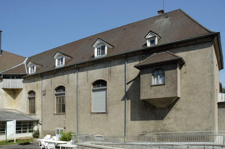 Elévation est du corps de bâtiment en retour d'équerre sur la chapelle. © Michel Thierry / Région Bourgogne-Franche-Comté, Inventaire du patrimoine - 2006