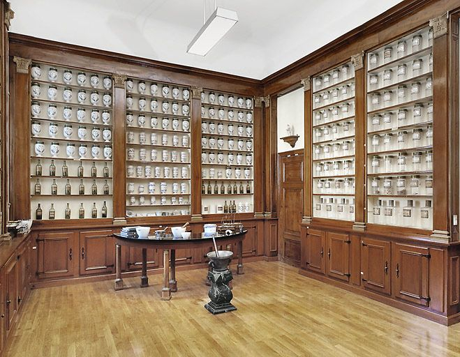 Vue d'ensemble de la pharmacie. © Michel Thierry / Région Bourgogne-Franche-Comté, Inventaire du patrimoine - 2006