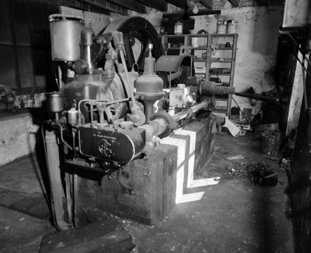 Rez-de-chaussée. Moteur diesel (L. Gardner, constructeur à Patricroft, Angleterre). © Jean-Luc Duthu / Région Bourgogne-Franche-Comté, Inventaire du patrimoine - 2006