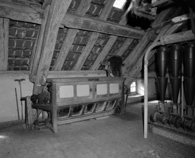 Comble à surcroît. Ecluses et trieur à son (anciens établissements G. et A. Cusson et Cie, Châteauroux). © Jean-Luc Duthu / Région Bourgogne-Franche-Comté, Inventaire du patrimoine - 2006