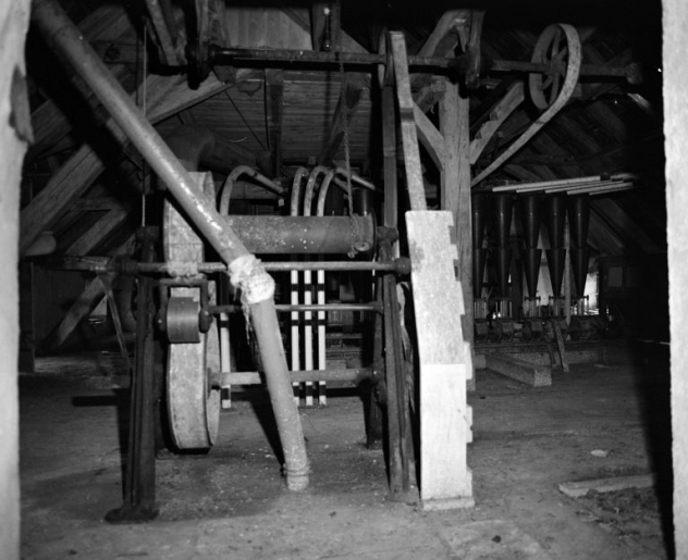 Comble à surcroît. Monte-sacs. © Jean-Luc Duthu / Région Bourgogne-Franche-Comté, Inventaire du patrimoine - 2006
