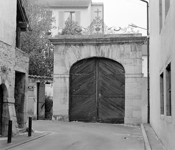 Portail d'entrée rue Jean Macé. © Jean-Luc Duthu / Région Bourgogne-Franche-Comté, Inventaire du patrimoine - 2006