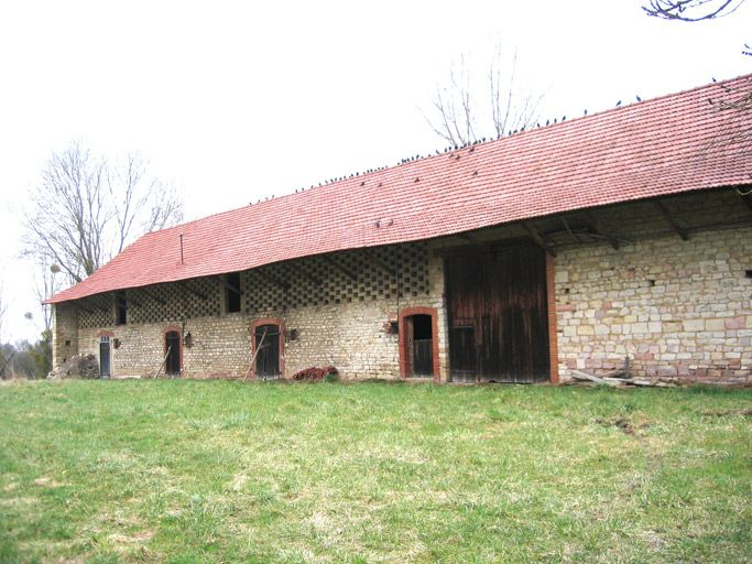 Vue d'ensemble de la façade du bâtiment des dépendances. © Gaëlle Prost / Ecomusée de la Bresse Bourguignonne - 2006