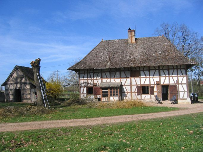 Vue d'ensemble de la façade de l'habitation. © Gaëlle Prost / Ecomusée de la Bresse Bourguignonne - 2006